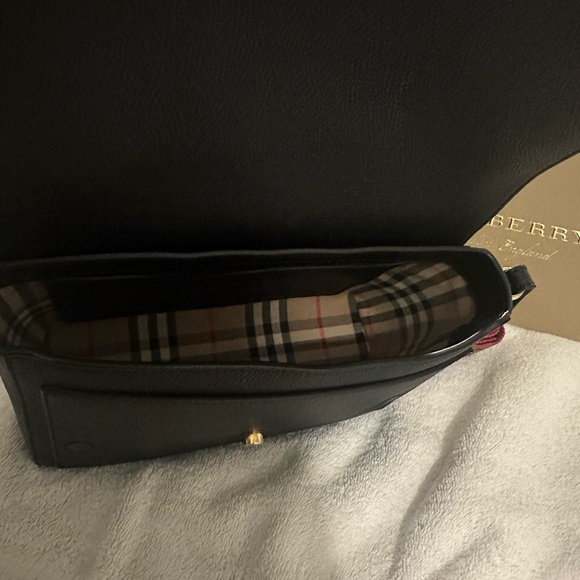 Beautiful Burberry signature stripe crossbody - Picture 9 of 11